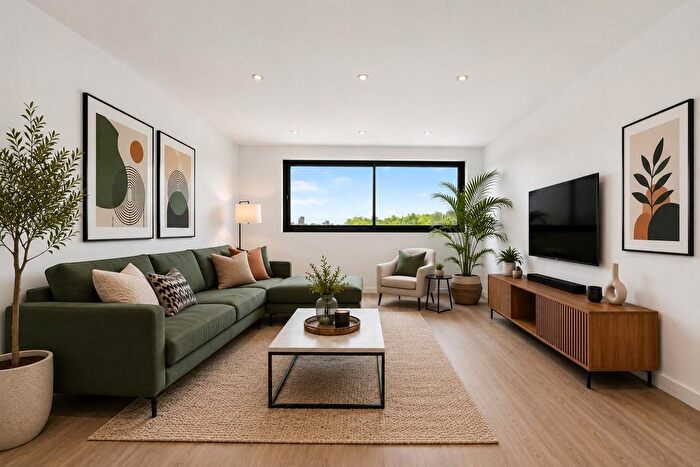 3 Bedroom Flat To Rent In Triangle Road, London Fields, Hackney, E8
