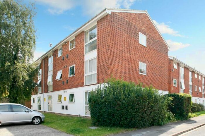 2 Bedroom Flat To Rent In Ravensmede Way, Chiswick, London, W4