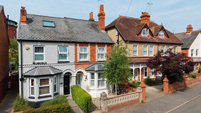 3 Bedroom Semi Detached House For Sale In Recreation Road, Tilehurst, Reading, RG30