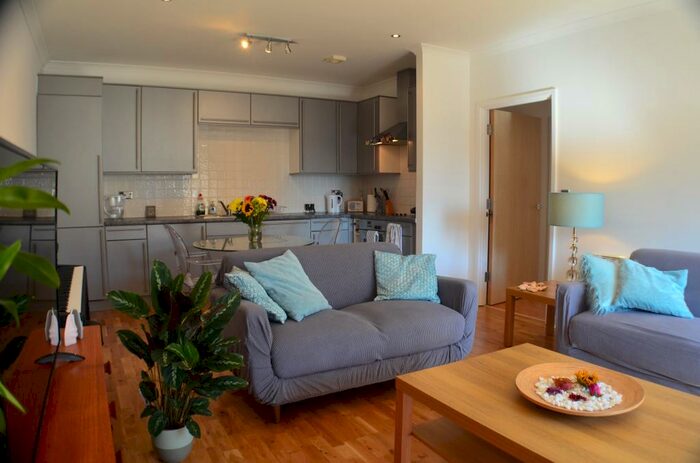 2 Bedroom Apartment To Rent In Brewery Quarter, Cardiff, CF10