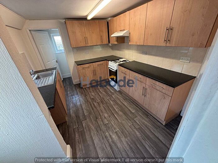 3 Bedroom Terraced House To Rent In Welholme Road, Grimsby, DN32