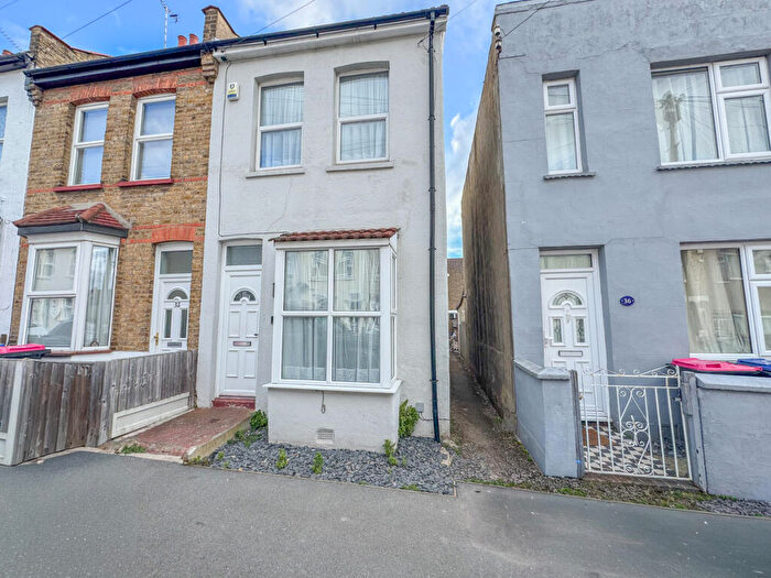 2 Bedroom End Of Terrace House For Sale In Brighton Avenue, Southend On Sea, SS1