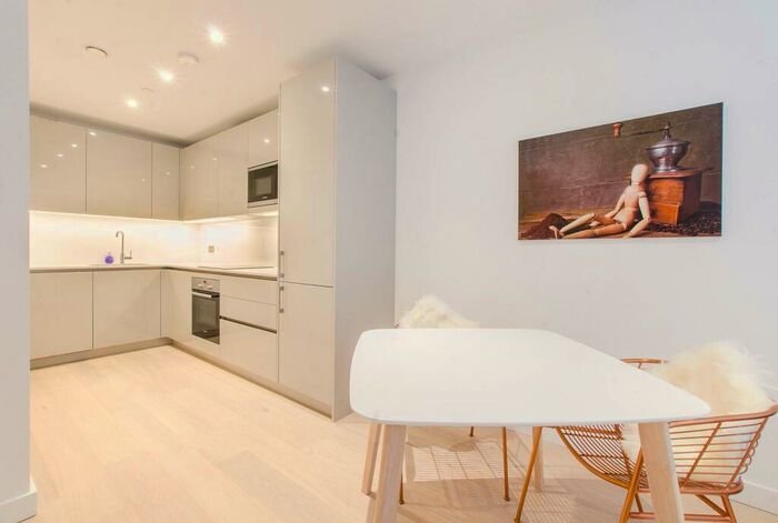 1 Bedroom Flat To Rent In Deacon Street, Elephant And Castle, London, SE17