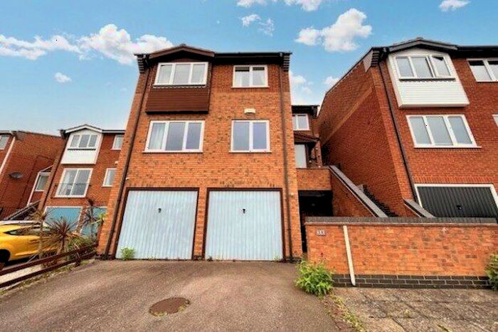 3 Bedroom Property To Rent In Poplar Close, Nottingham, NG4