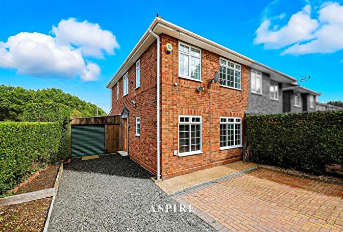 3 Bedroom Semi-Detached House For Sale In Grove Road, SS6