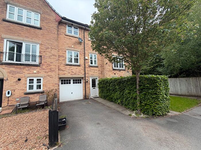 4 Bedroom Town House To Rent In Kingsbury Close, Tottington, BL8