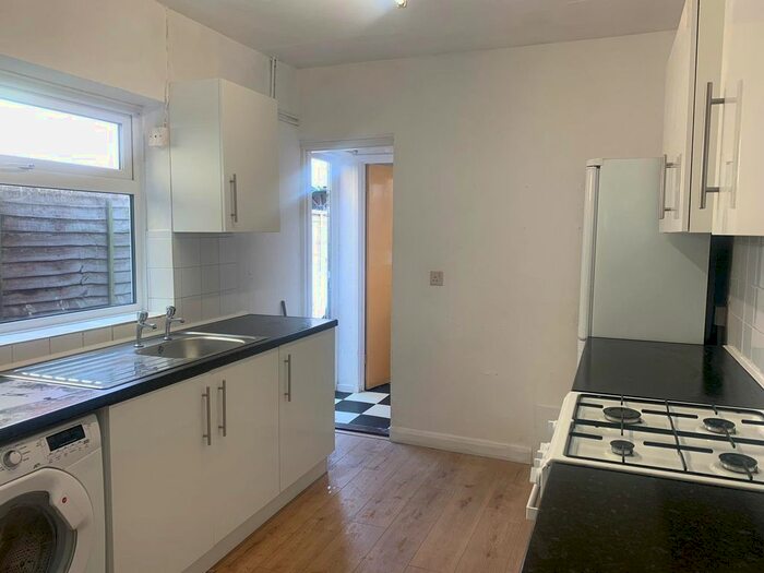 3 Bedroom Detached House To Rent In Newcome Road, Portsmouth, Hampshire, PO1