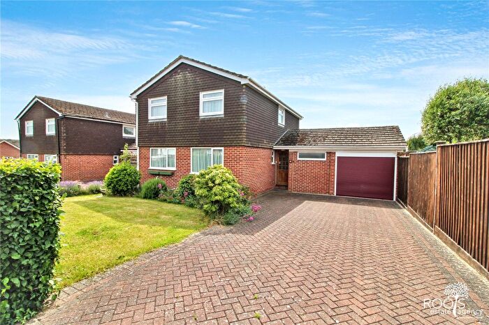 4 Bedroom Detached House For Sale In Exmoor Road, Thatcham, Berkshire, RG19