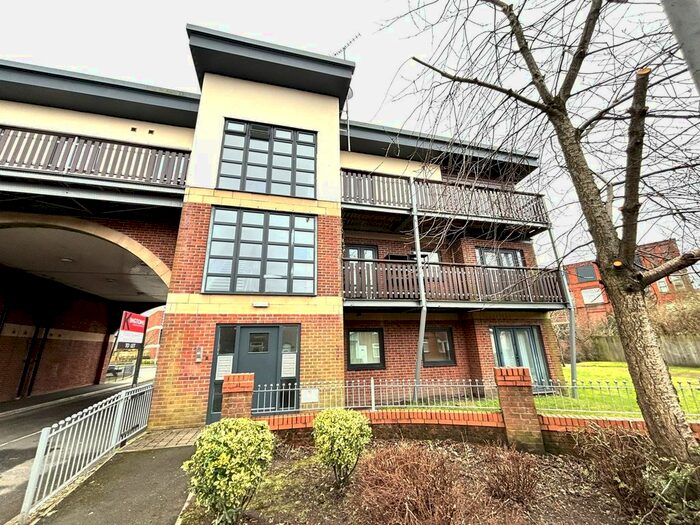 2 Bedroom Flat To Rent In Canalside, Radcliffe, M26