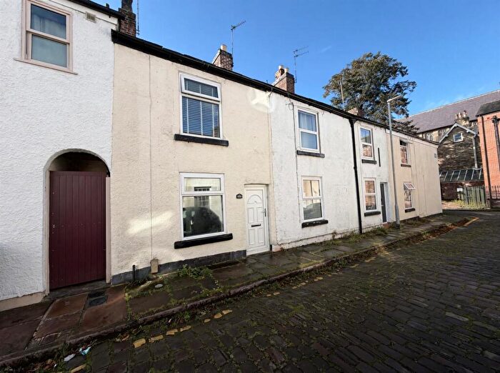2 Bedroom House To Rent In Pierce Street, Macclesfield, SK11