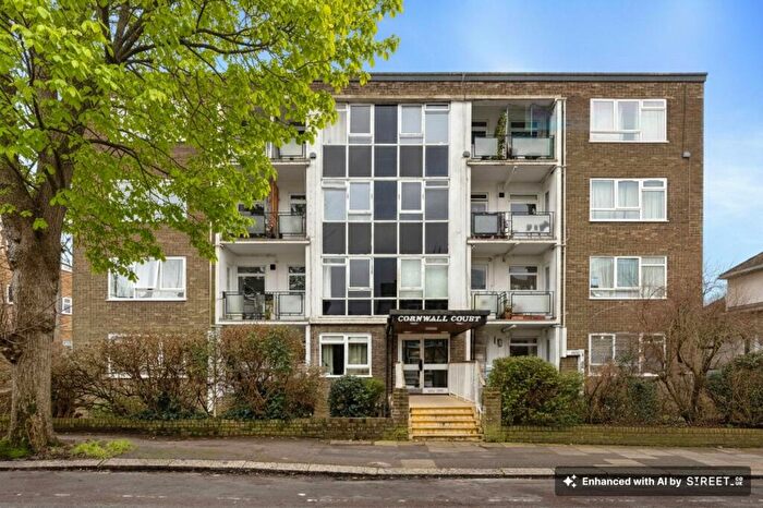 2 Bedroom Flat For Sale In Wilbury Avenue, Hove, BN3