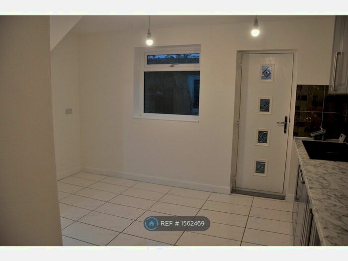 2 Bedroom End Of Terrace House To Rent In Larch Road, Denton, Manchester, M34