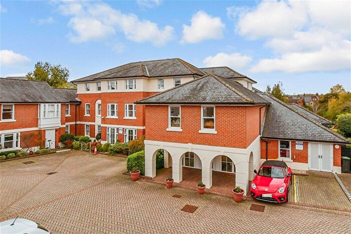 2 Bedroom Flat For Sale In Stour Street, Canterbury, Kent, CT1