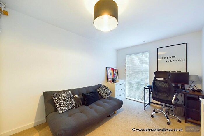 2 Bedroom Apartment For Sale In Strawberry Fields, Rowtown, Surrey, KT15
