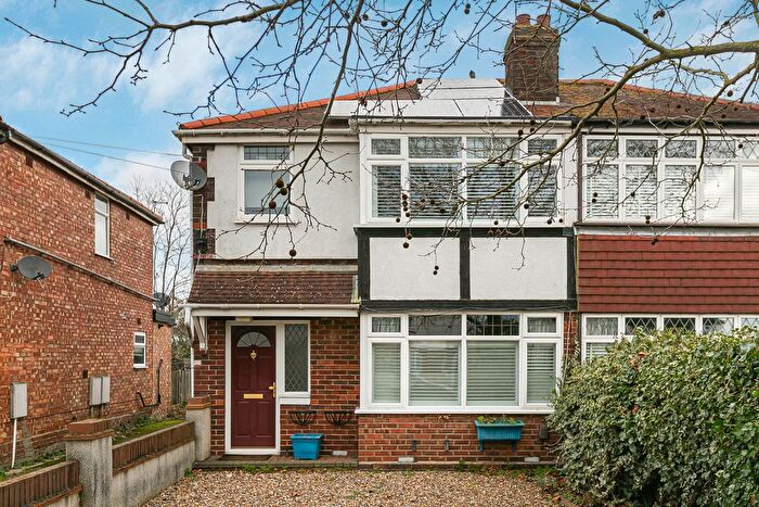 3 Bedroom Semi Detached House For Sale In Kingston Road, Staines-Upon-Thames, Surrey, TW18