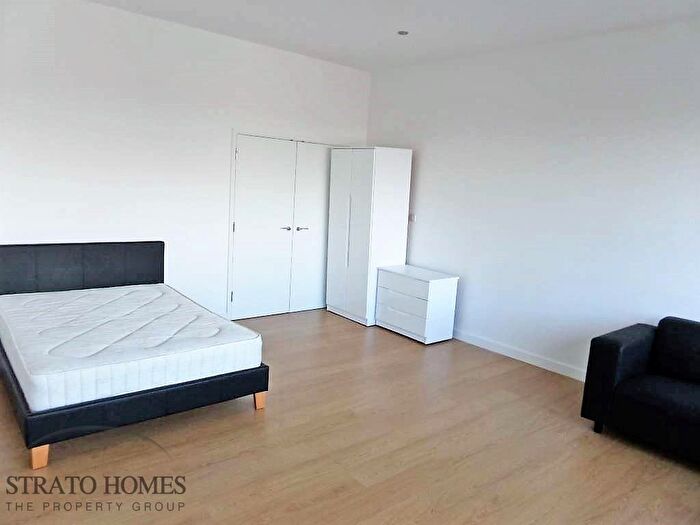 Studio To Rent In Bath Road, Slough, SL1