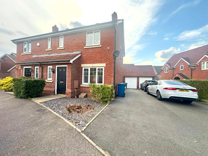 3 Bedroom House To Rent In Boulder Close, Wilnecote, B77