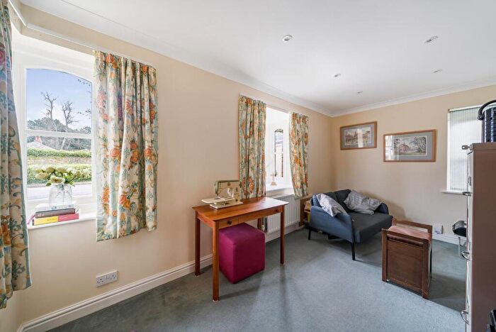 4 Bedroom Detached House For Sale In Postmill Close, Croydon, CR0