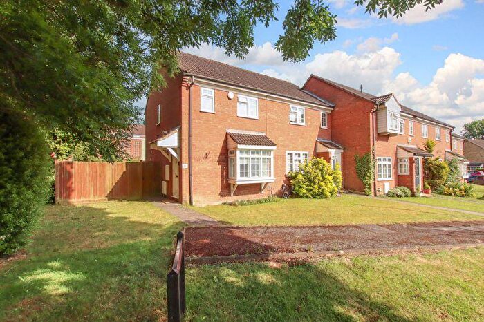 3 Bedroom End Of Terrace House For Sale In Bowmans Way, Dunstable, LU6