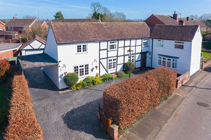 4 Bedroom Detached House For Sale In Lower Ferry Lane, Callow End, Worcester, WR2