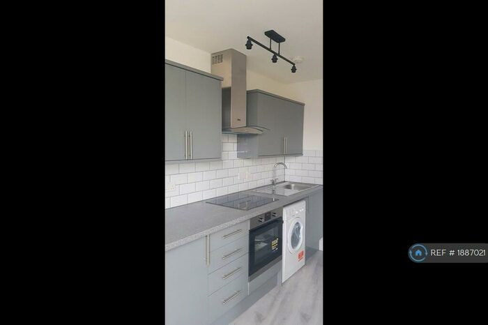 1 Bedroom Flat To Rent In Bedford Hill, London, SW12