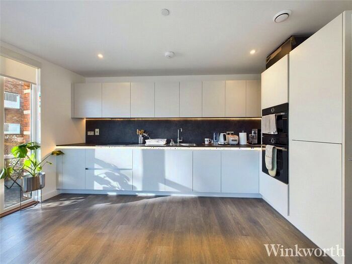 2 Bedroom Flat To Rent In Bollo Lane, London, W3