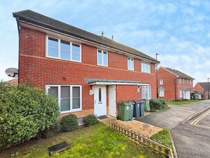 2 Bedroom Terraced House For Sale In Chinchen Close, East Cowes, Isle Of Wight, PO32
