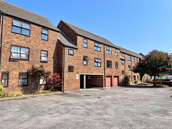 1 Bedroom Flat For Sale In Chelmsford Street, Weymouth, DT4