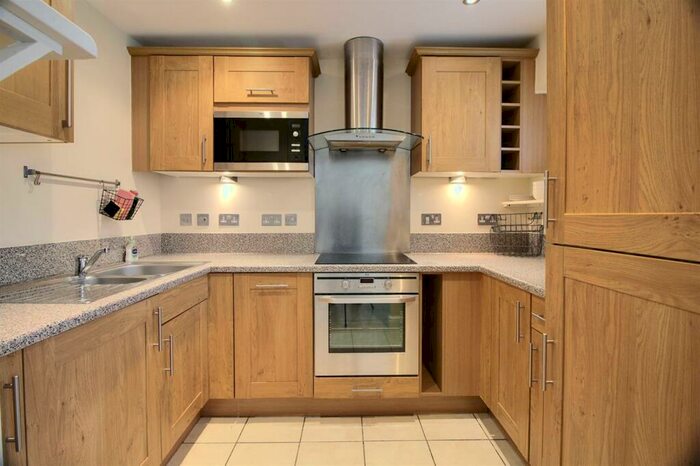 2 Bedroom Apartment To Rent In Chapelfield Gardens, Norwich, NR1