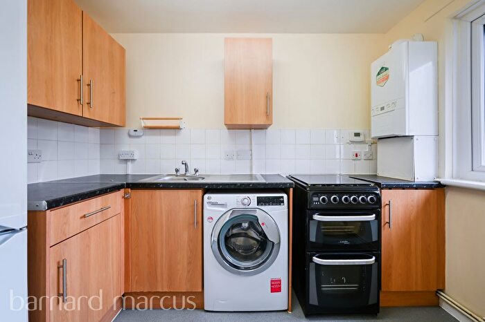 1 Bedroom Flat To Rent In Well Close, Streatham, SW16