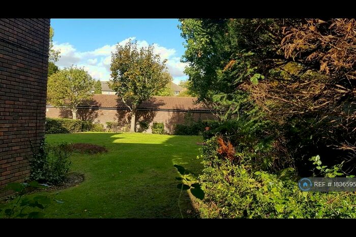 2 Bedroom Flat To Rent In Copers Cope Road, London, BR3