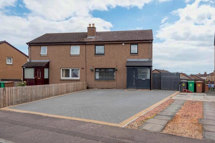 3 Bedroom Semi-Detached House For Sale In Myreside Gardens, Kennoway, Leven, KY8