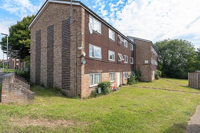 1 Bedroom Apartment For Sale In Holyrood Crescent, St. Albans, Hertfordshire, AL1
