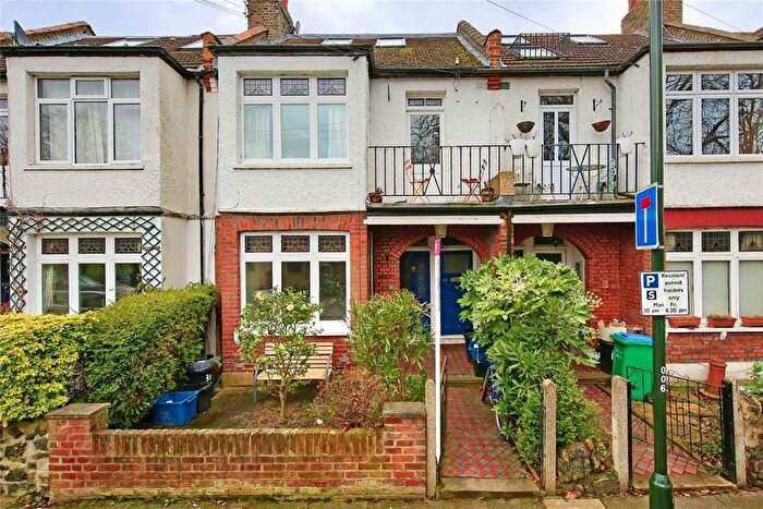 2 Bedroom Flat To Rent In Moor Mead Road, St Margarets, TW1