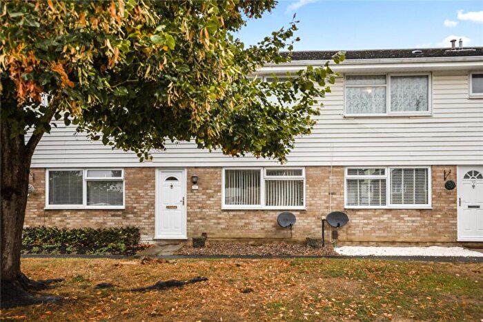 1 Bedroom Flat For Sale In Highclere Court, Knaphill, Woking, Surrey, GU21