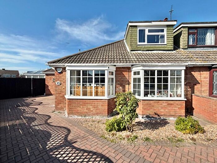3 Bedroom Semi Detached Bungalow For Sale In Thornton Court, New Waltham, DN36