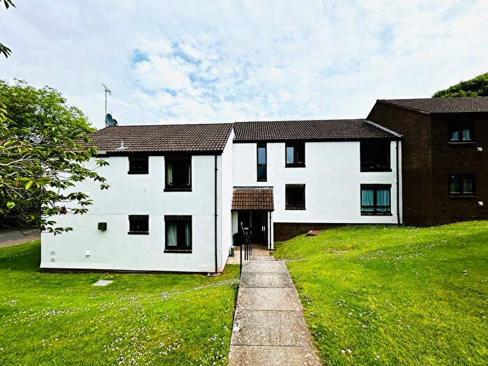 2 Bedroom Flat To Rent In Devonshire Drive, Bristol, BS20