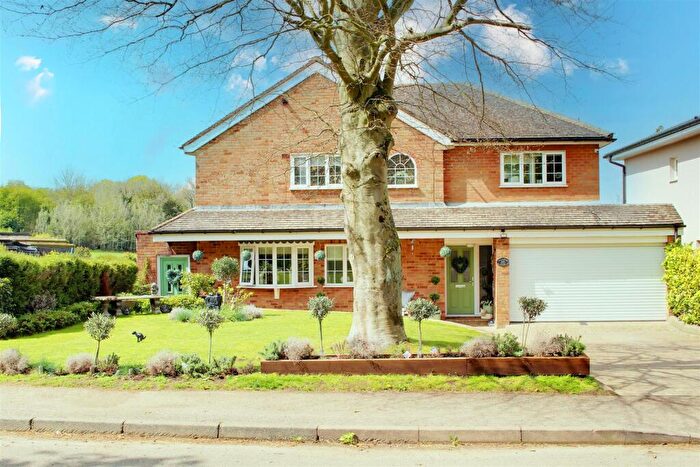 3 Bedroom Detached House For Sale In Bell Lane, Brookmans Park, AL9