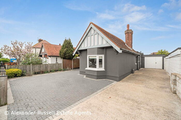 4 Bedroom Semi-Detached Bungalow For Sale In Arlington Gardens, Margate, CT9