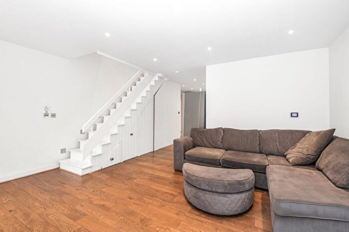 3 Bedroom Property To Rent In Croxted Road, Dulwich, London, SE21