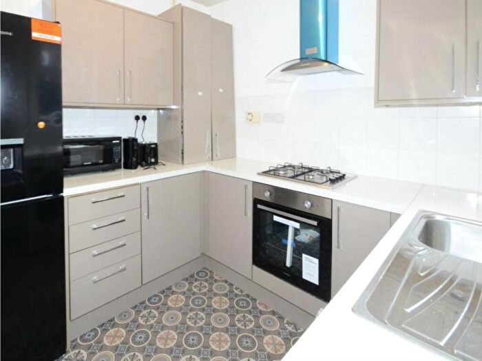 3 Bedroom House To Rent In Adelaide Road, L7