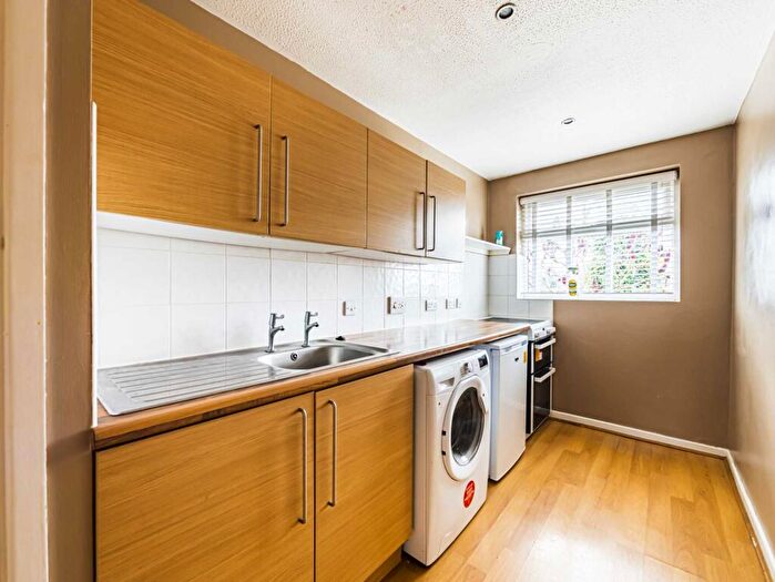 1 Bedroom Maisonette To Rent In Montgomerie Close, Berkhamsted, Hertfordshire, HP4