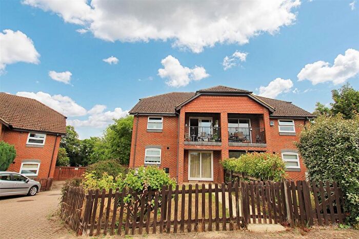 2 Bedroom Flat To Rent In Saunders Court, Purley-On-Thames, RG8
