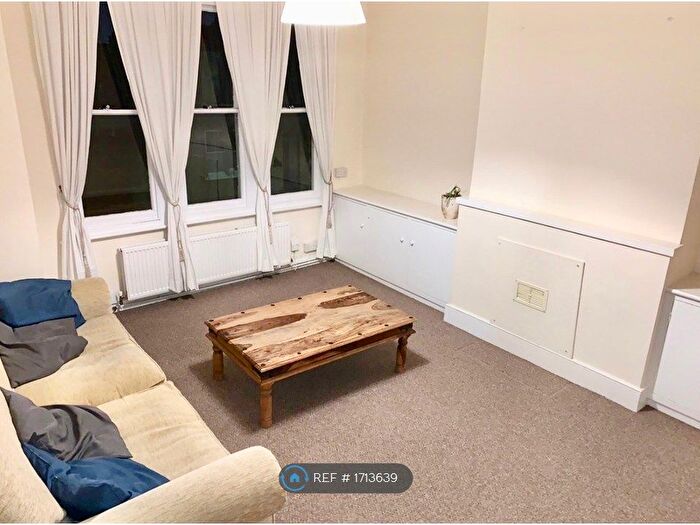 3 Bedroom Flat To Rent In Deerdale Road, London, SE24