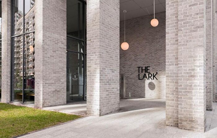 2 Bedroom Flat To Rent In Moat Street, London, SW11