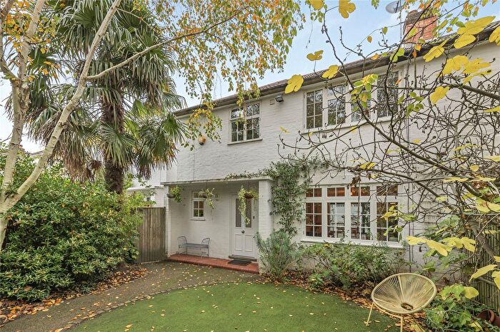 3 Bedroom Terraced House For Sale In Sandpits Road, Richmond, TW10