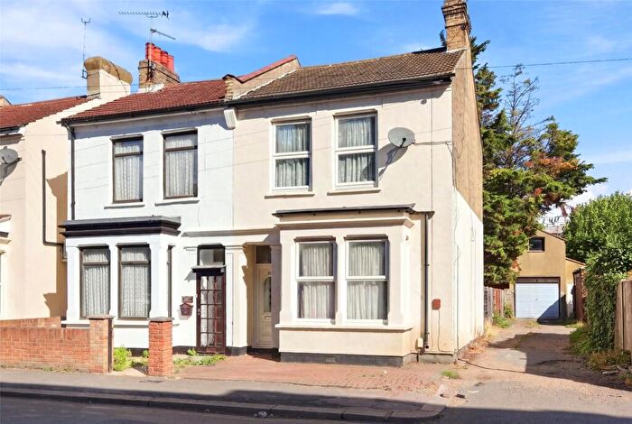 3 Bedroom Semi-Detached House For Sale In Guildford Road, Southend-On-Sea, Essex, SS2