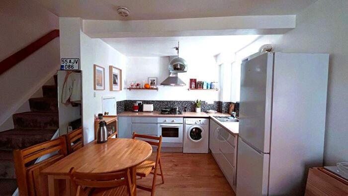 1 Bedroom Terraced House To Rent In Andrew Close, Ilford, IG6