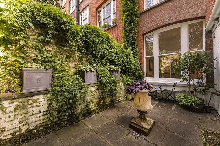 1 Bedroom Flat For Sale In Embankment Gardens, London, SW3
