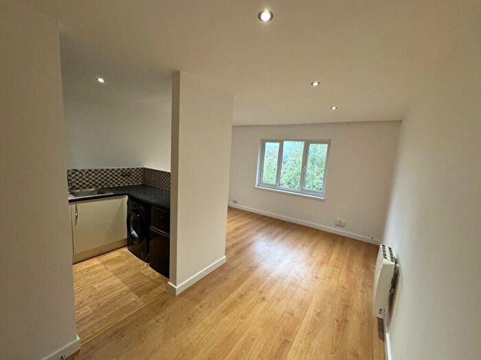 1 Bedroom Flat To Rent In Bedroom Flat – Maltby Drive, Enfield, EN1